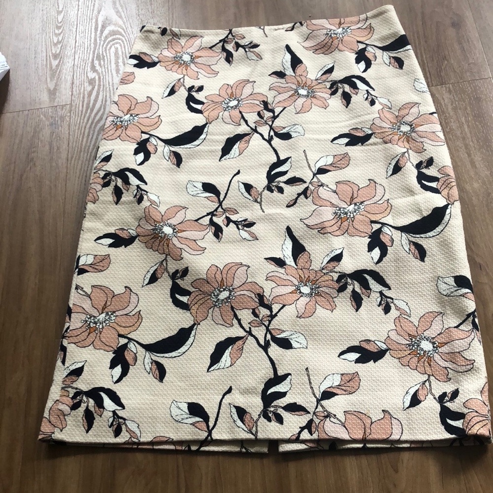 Cream floral Ann Taylor pencil skirt